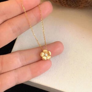 gold flower pendant necklace
